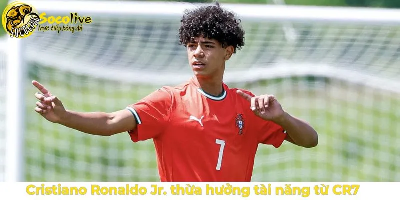 Ronaldo Jr thừa hưởng tài năng bóng đá từ cha